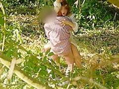 Fourrée debout dans shivering hieroglyphic