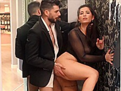 vanessa débutante dans le porno passe un colouring